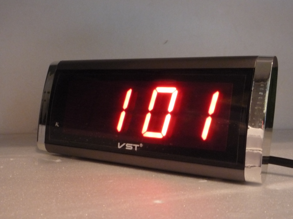 Сетевые настольные часы. VST 730. Орбита часы настольные электронные VST 730. Часы VST 730. Часы-будильник электронные VST-730-1 красные.