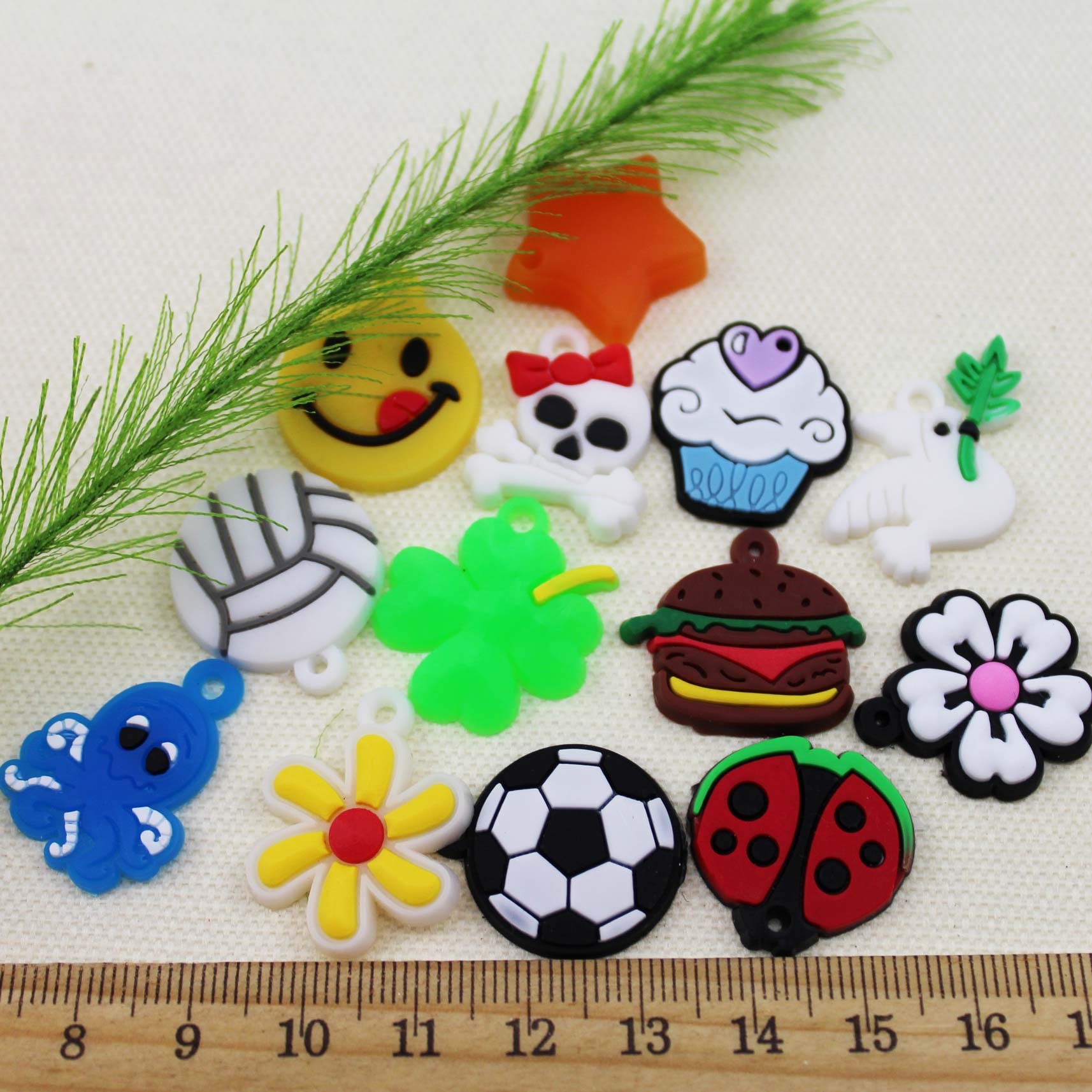 5-ти этажный набор на 40 тысяч резинок Loom Bands 5-ти этажный набор на 40 тысяч резинок Loom Bands