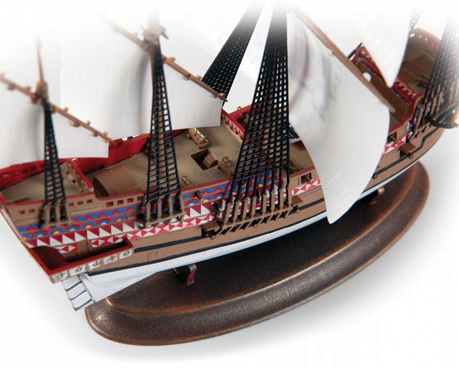 Модель для сборки Звезда Флагманский корабль Френсиса Дрейка "Ревендж"