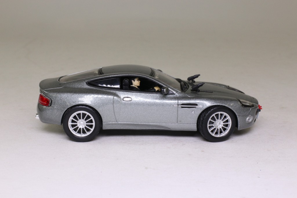 Масштабная модель Aston Martin V12 Vanquish Die Another Day James Bond 007